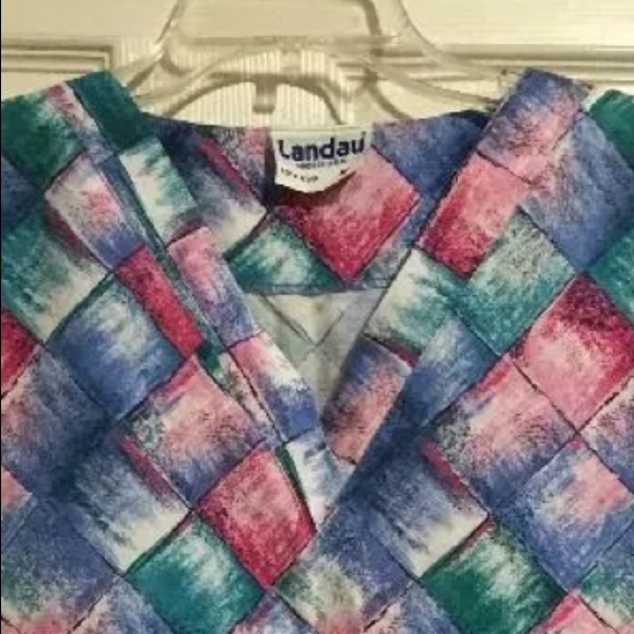 Woman's Medium Scrub Square Print - Picture 4 of 4